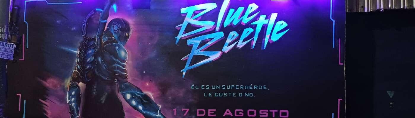 Mural publicitario de la película Blue Beetle